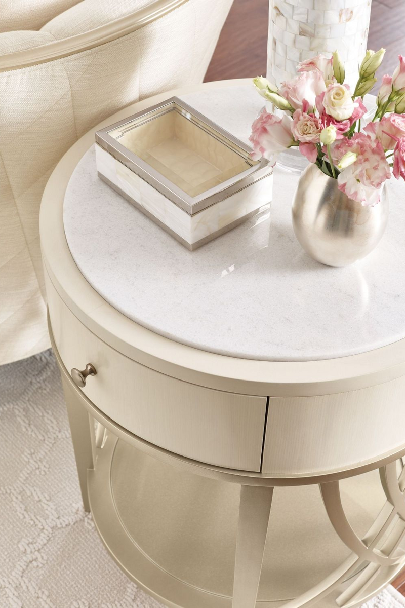 Table d'appoint ronde en bois d'érable clair | Caracole Adela | Meubleluxe.fr