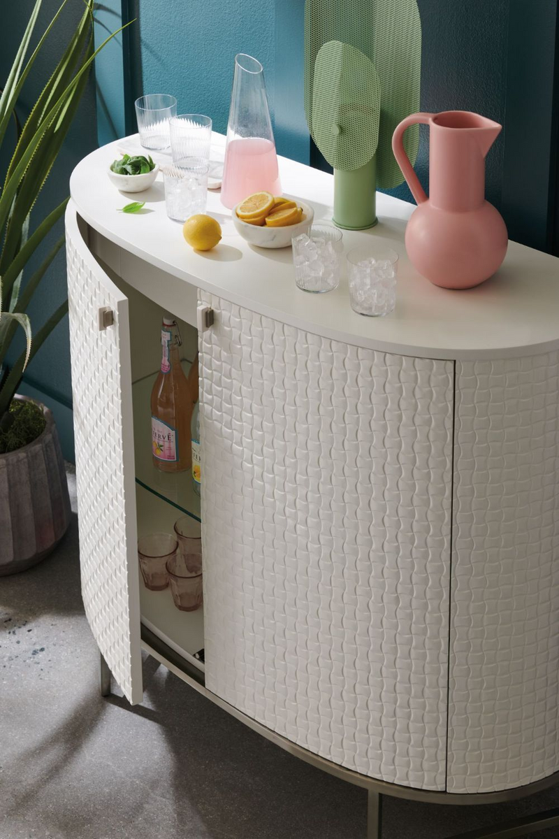 Meuble bar en bois blanc sculpé à carreaux | Caracole Serve | Meubleluxe.fr