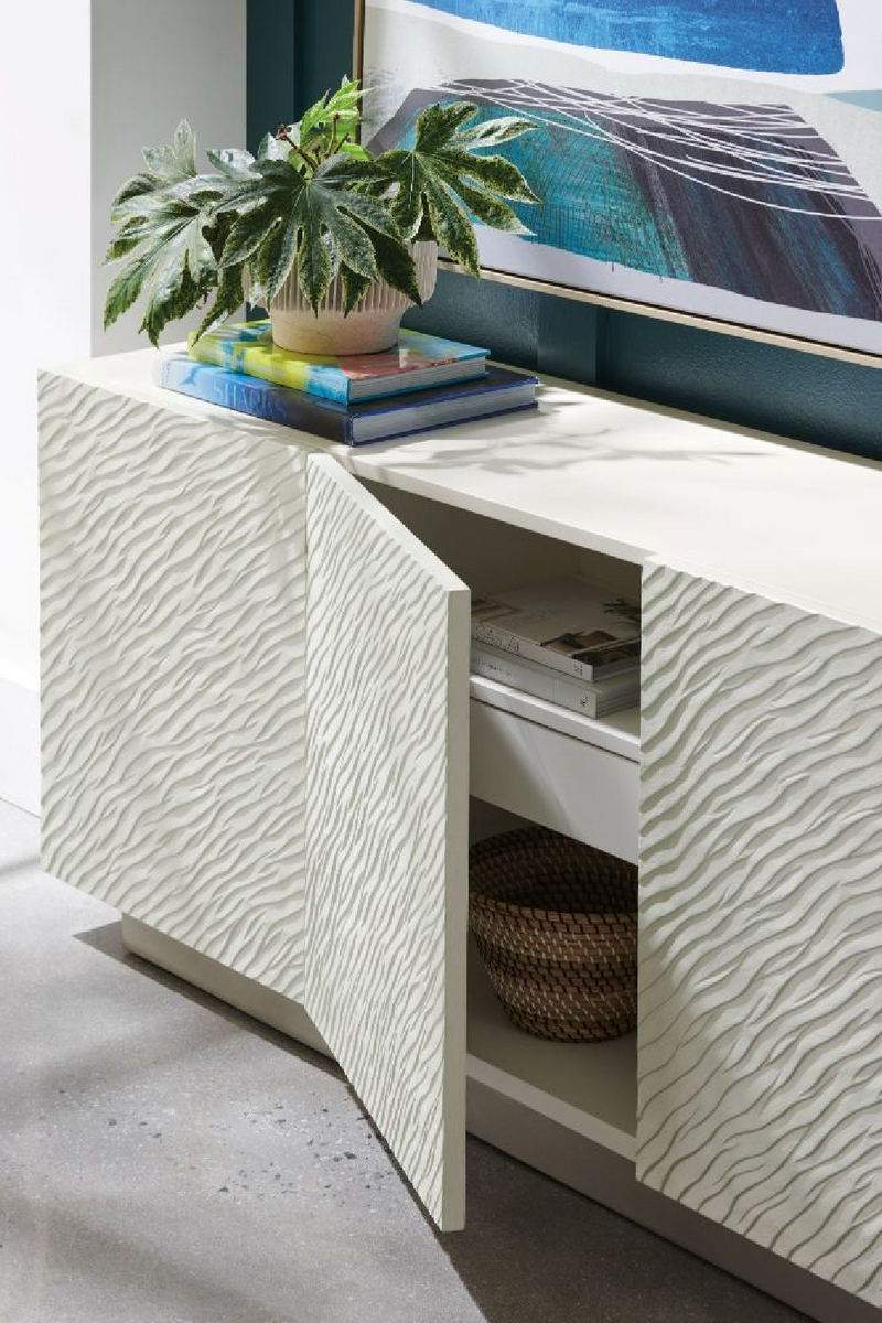 Buffet sculpté en bois nacré blanc | Caracole Ebb | Meubleluxe.fr