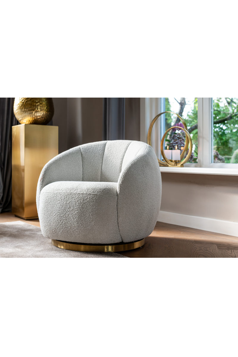 Fauteuil incurvé en velours taupe | Richmond Jago | Meubleluxe.fr