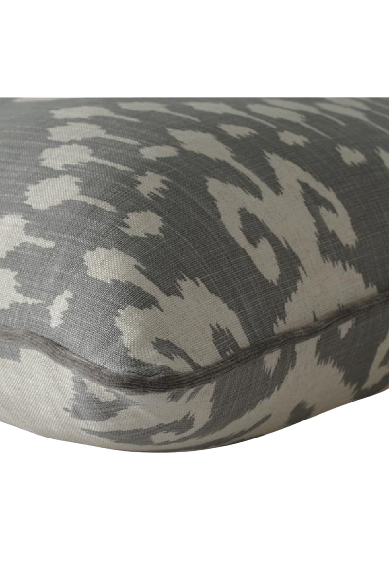 Coussin Ikat avec passepoil en velours M | Andrew Martin Volcano | Meubleluxe.fr